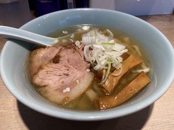 「中華そば（塩）肩ロース 900円」@まるえ中華そばの写真