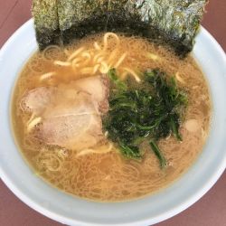 ラーメン並(750円)