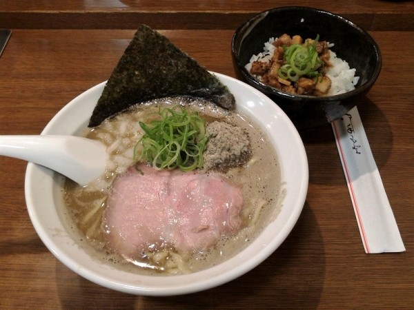 「濃厚煮干しらーめん(830円)+賄い丼(200円)」@らーめん一辰の写真