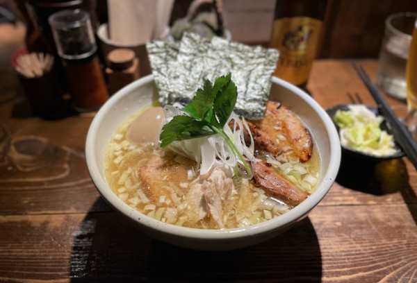 「鶏そば（塩）¥900、特製トッピング¥350」@神田とりそば なな蓮の写真