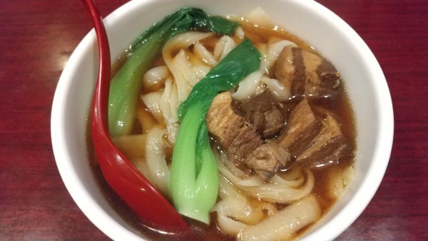 「角煮刀削麺（￥850）」@四川西安料理 餃子の郷 神田店の写真