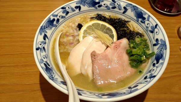 「鮮魚と煮干白湯麺　880円」@とも笑〜tomoe〜の写真