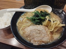 「豚骨ラーメン(醤油)(760)」@横浜家系らーめん 春樹 青物横丁店の写真