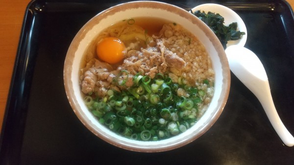 「肉うどん中580円、生玉子60円、わかめ60円」@うどん ちよ志 南吉方店の写真