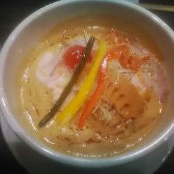 オーマル海老の出汁を使ったえびラーメン 1300円