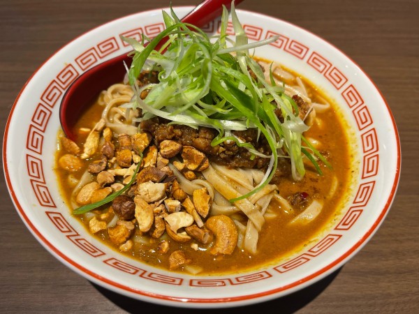 「シカだしカレーまぜそば」@自家製麺と自然派食材 晴耕雨読の写真