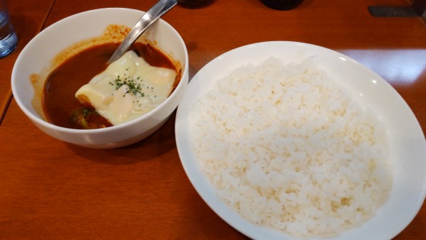 「トマト味のエビ、チーズ、野菜カリー　860円」@ジンコックの写真