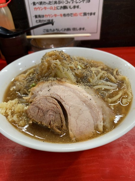 「小ラーメン　生卵」@ラーメン鷹の目 明大前店の写真