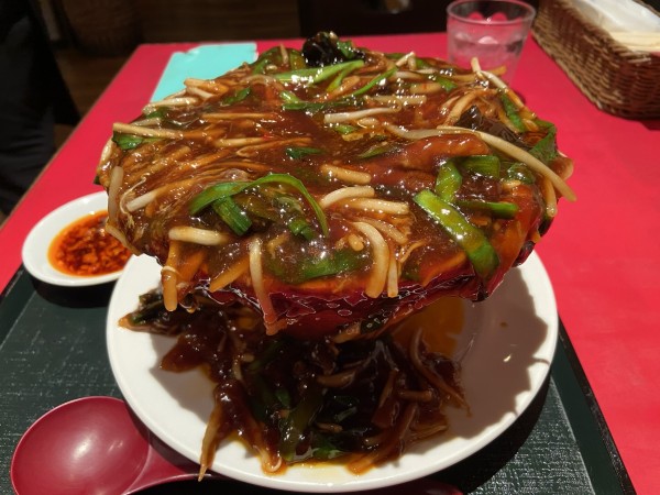 「酸辣湯麺自家製ラー油付き(990円)」@中華食堂 天海の写真