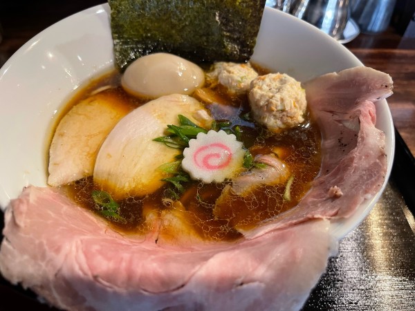 「特製醤油そば＋つくね」@中華蕎麦しげ田の写真