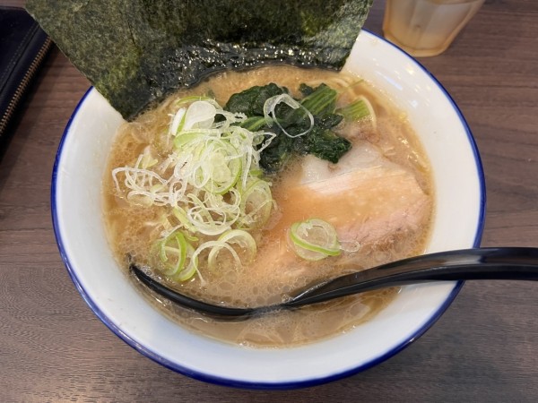 「らーめん(中)750円+ねぎ増し30円」@麺家 ジロー商店の写真