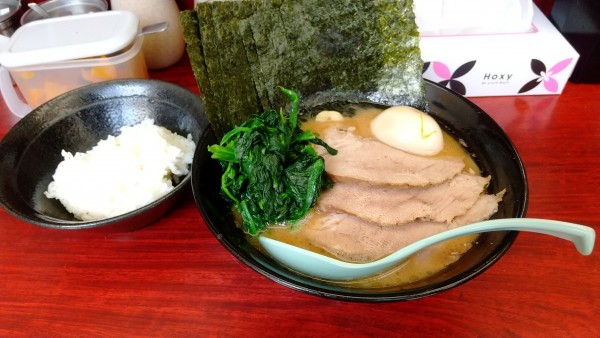 「菊名盛ラーメン(並)」@横浜ラーメン武蔵家 菊名店の写真