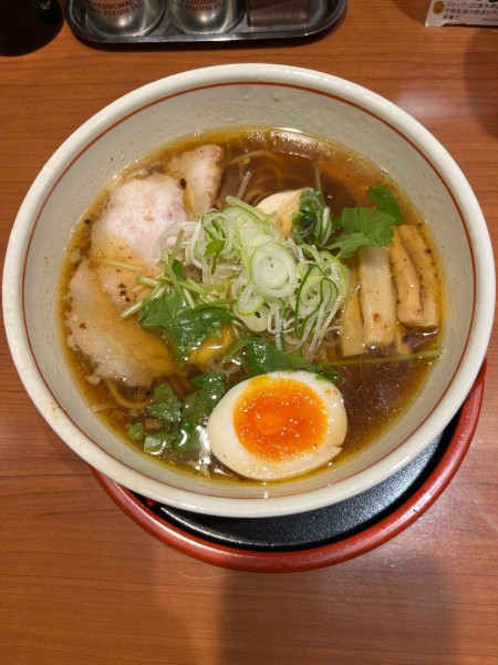 「石臼挽き中華そば 950円」@富良野 とみ川 東京ラーメンストリート店の写真
