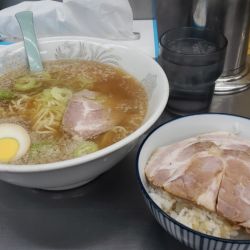 ラーメンとミニチャーシュー丼
