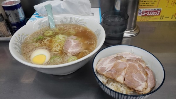「ラーメンとミニチャーシュー丼」@ラーメンショップ ニューシャトル東宮原駅前店の写真