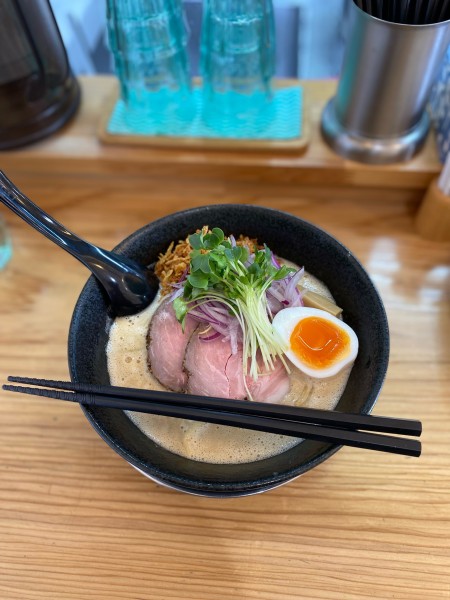 「濃厚鶏白湯大盛」@鶏泡そば 草戸ベースの写真