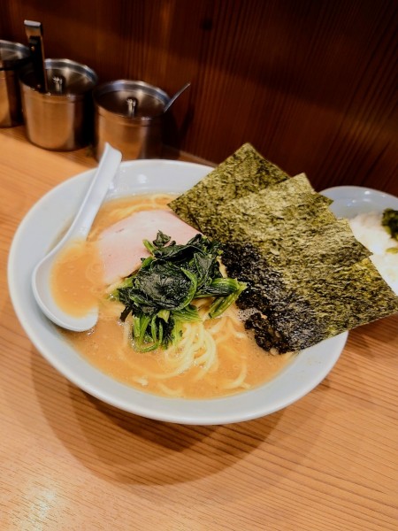 「ラーメン 中」@横浜家系ラーメン 武蔵家 秋津店の写真