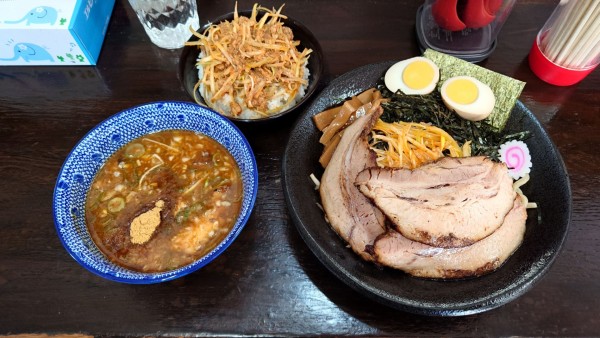 「ネギつけそば（小） 930円+ネギチャーシュー丼 320円」@麺屋こうきの写真