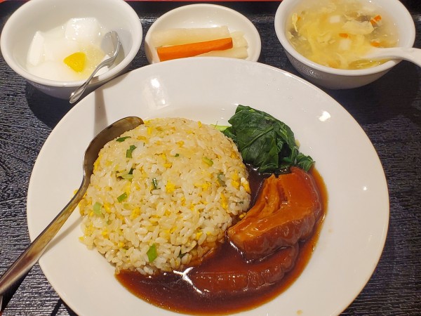 「ランチ5・豚バラ肉の角煮チャーハン」@景珍樓 新館の写真