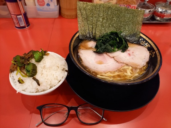 「朝ラーメン(硬め・多め)のり5枚。ライス×2無料。」@横浜家系ラーメン 大輝家の写真