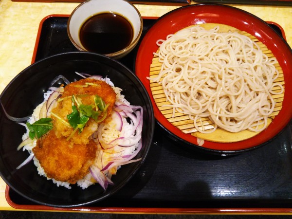 「【期間限定】おろしヒレカツ丼セット」@小諸そば 四谷駅前店の写真