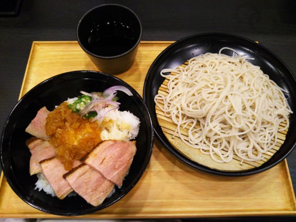 「【期間限定】鴨ステーキ丼セット～かけポンみぞれ～」@小諸そば 富国生命ビル店の写真