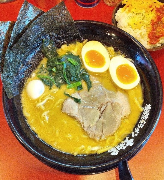 「ラーメン 780円＋味玉 100円」@名和大和家の写真