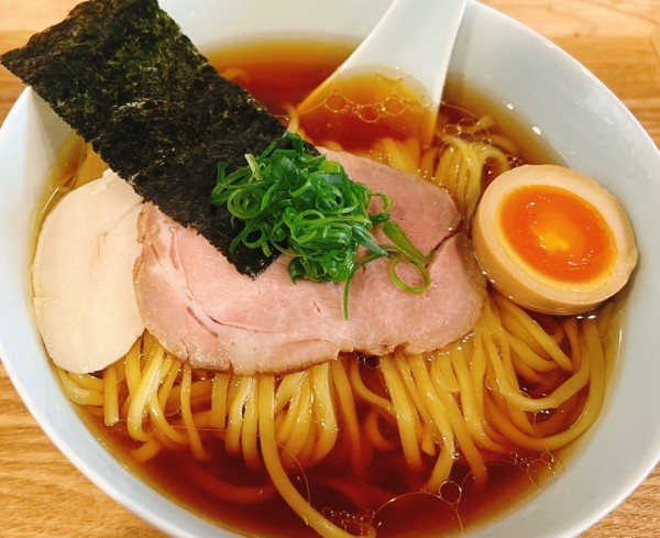 「藤醤油ラーメン　大盛り」@醤油ラーメン専門 藤の写真