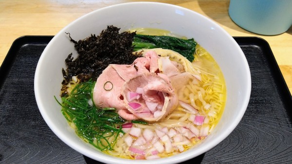 「地鶏飛び魚伊吹煮干し系(塩・手揉み麺)」@超純水採麺 天国屋の写真