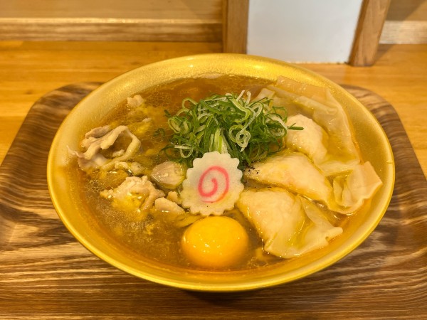 「海老ワンタン入り金の鶏中華」@新旬屋 本店の写真