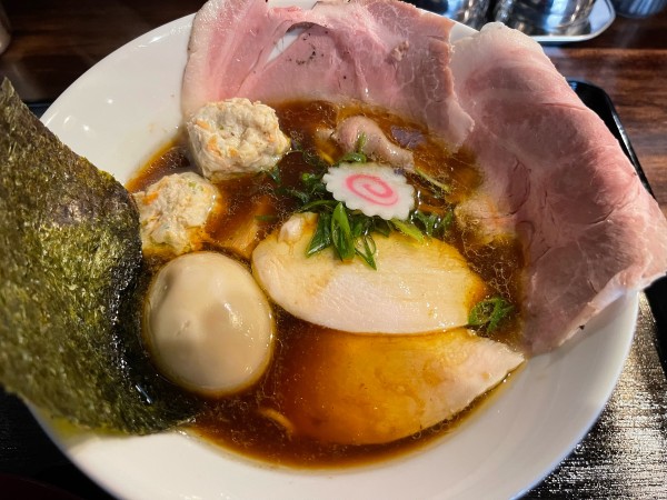 「特製醤油そば＋つくね」@中華蕎麦しげ田の写真