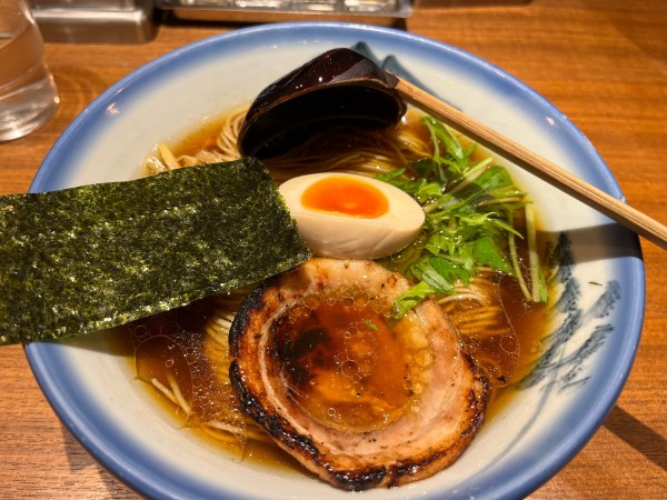 「醤油らーめん」@AFURI 新宿住友ビル店の写真