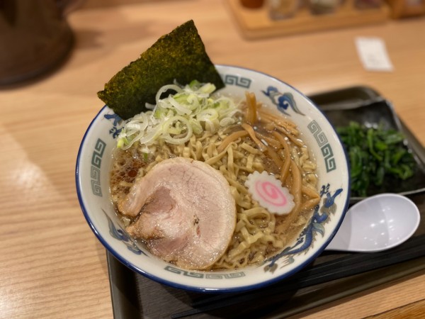 「中華そば並 ¥690 ほうれん草 ¥100」@舎鈴 池袋東口店の写真