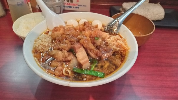 「スタ満ソバ　まさお生玉子小ライスニンニクショウガアブラ」@元祖スタミナ満点らーめん すず鬼の写真