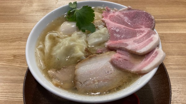 「特製しなそば（醤油）」@手打ち正麺 Hachimitsuの写真