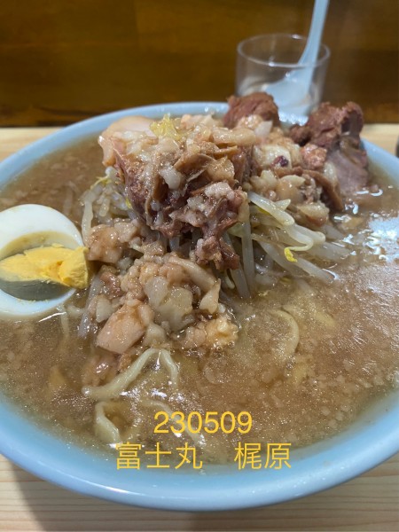 「ラーメン＋生玉子　1,000+100」@ラーメン富士丸 明治通り都電梶原店の写真