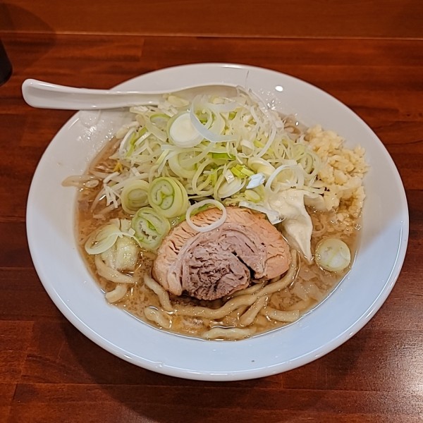 「ミニラーメンカタメ生卵ネギ」@自家製麺まる太の写真
