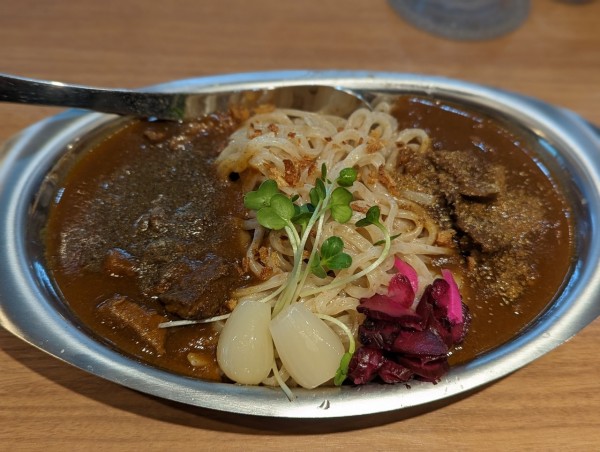 「限定牛すじカレーまぜsoba」@鶏Soba Toraやの写真