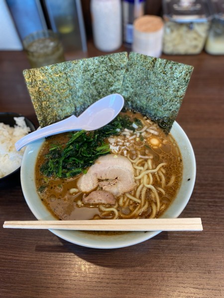 「ラーメン黒胡椒味噌大盛ほうれん草マシ」@福山 魂心家の写真