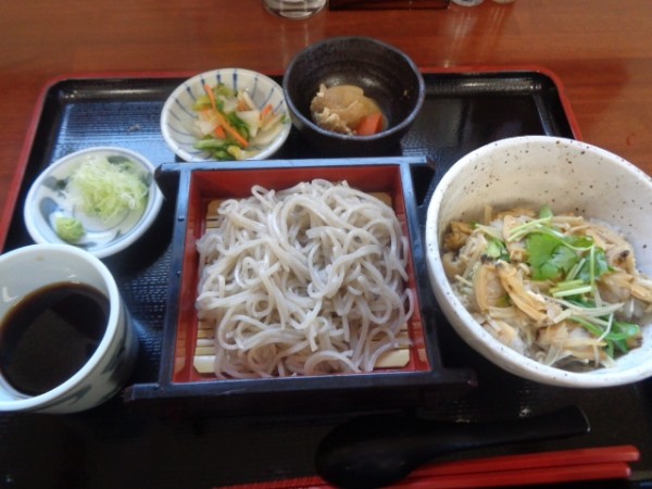 「そばランチ（深川丼とミニそば）900円」@そば蔵 旬楽里の写真