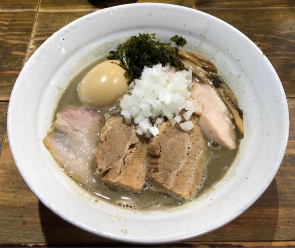 「【季節限定】味玉濃厚煮干＋チャーシューごはん」@ラーメン屋ジョンの写真
