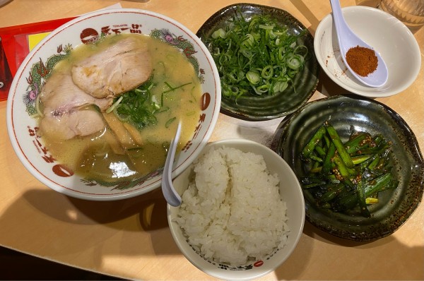 「ラーメン(こっさり)ランチセット🍜🍚🥢(ねぎ･ニラニンニク🧄赤ん」@天下一品 新宿西口店の写真