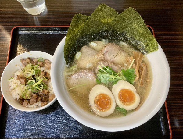 「特製中華そば1000円+チャーシューごはん250円」@中華そば 一富士の写真