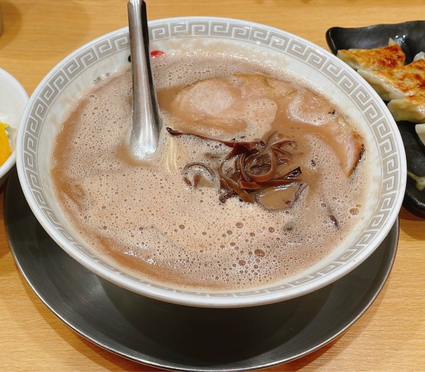「ラーメン(880円)麺半分 ネギ抜き」@博多ラーメン 和の写真