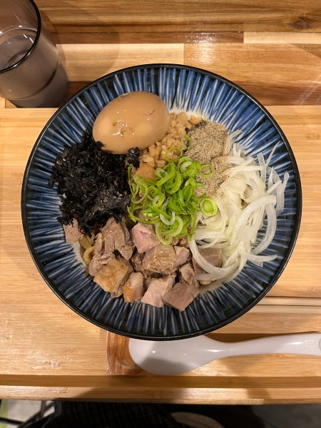 「まぜそば + 味玉」@ハちゃんラーメンの写真