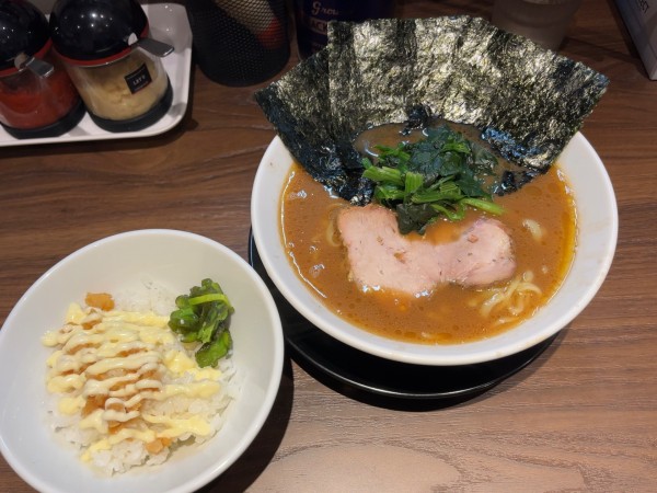 「ラーメン＋白米」@横浜家系らーめん 輝道家 水道橋駅前店の写真