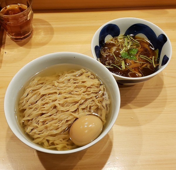「つけ麺(手もみ平打ち麺変更)+味玉」@自家製麺 ロビンソンの写真