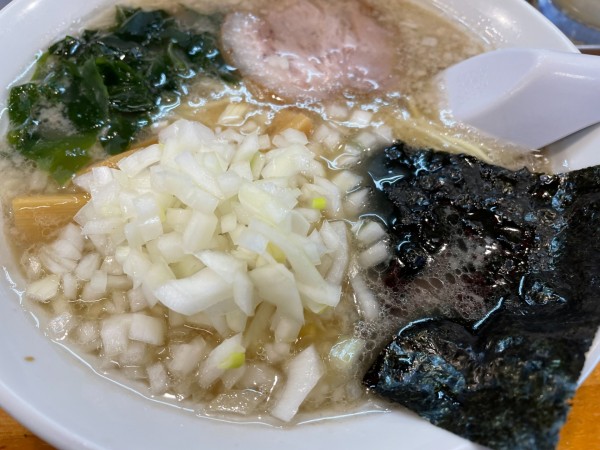 「正油ラーメン・味薄め690円+玉ねぎ50円」@ラーメンショップ椿 二本松店の写真