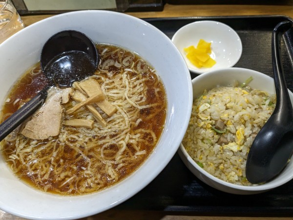 「らーめん（らー麺セット）」@ラーメン三吉の写真