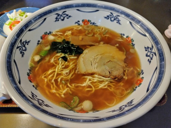 「中華そば　並　※サラダ付き」@アップタウンの写真